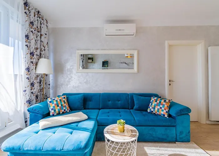 Flexible Selfcheckins 30 - Zagreb - Garage - Electric Vehicle Ccharger - Big Loggia - New - Apartments Repinc 30