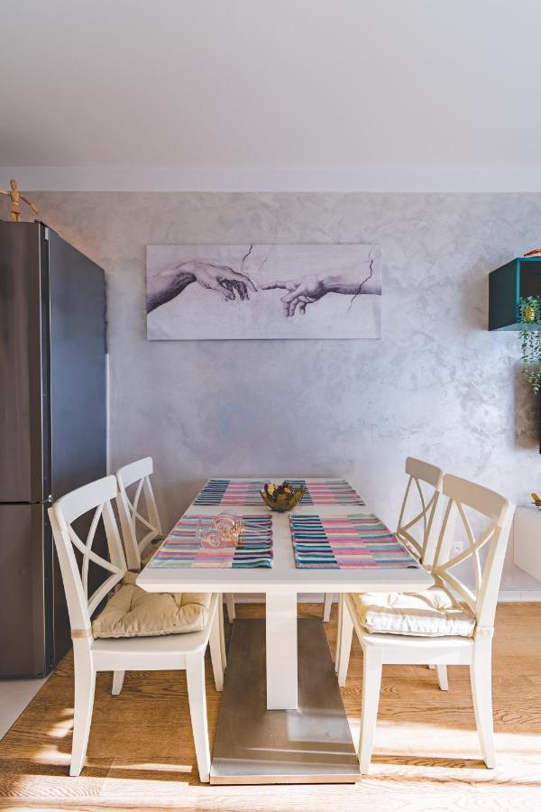 Flexible Selfcheckins 30 - - Garage - Electric Vehicle Ccharger - Big Loggia - New - Repinc 30 Apartament *