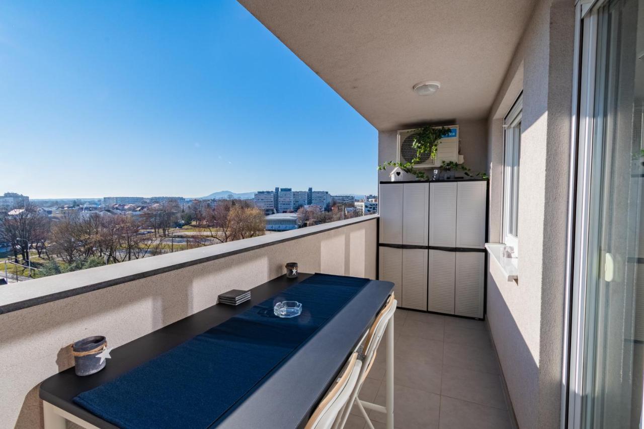 Flexible Selfcheckins 30 - - Garage - Electric Vehicle Ccharger - Big Loggia - New - Repinc 30 Apartment *
