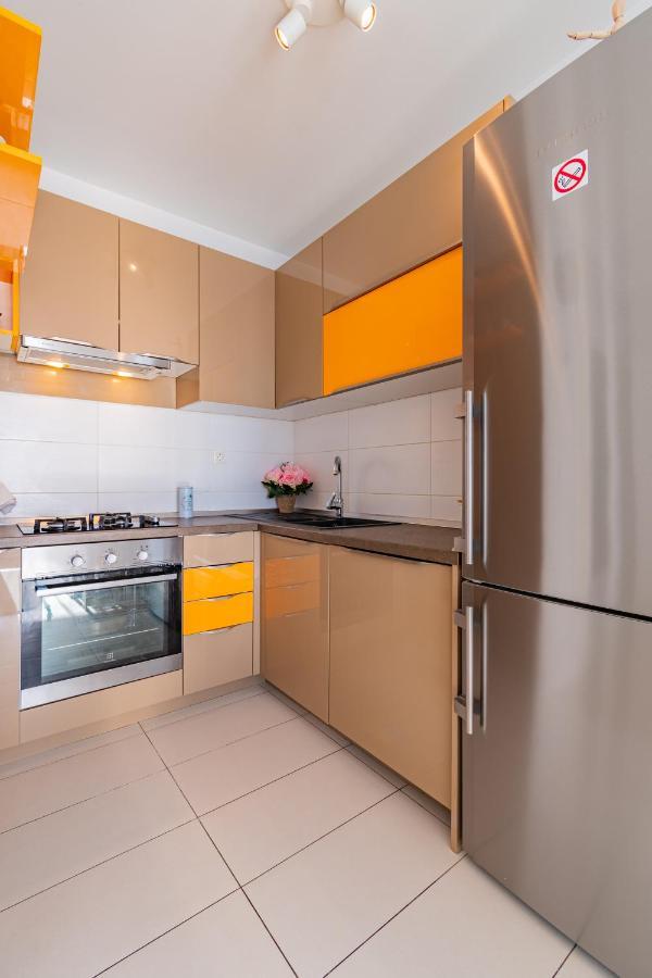 Flexible Selfcheckins 30 - - Garage - Electric Vehicle Ccharger - Big Loggia - New - Repinc 30 Apartament *